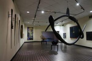 艺术展览与雕塑在Ira M. 泰勒纪念画廊在HSU.